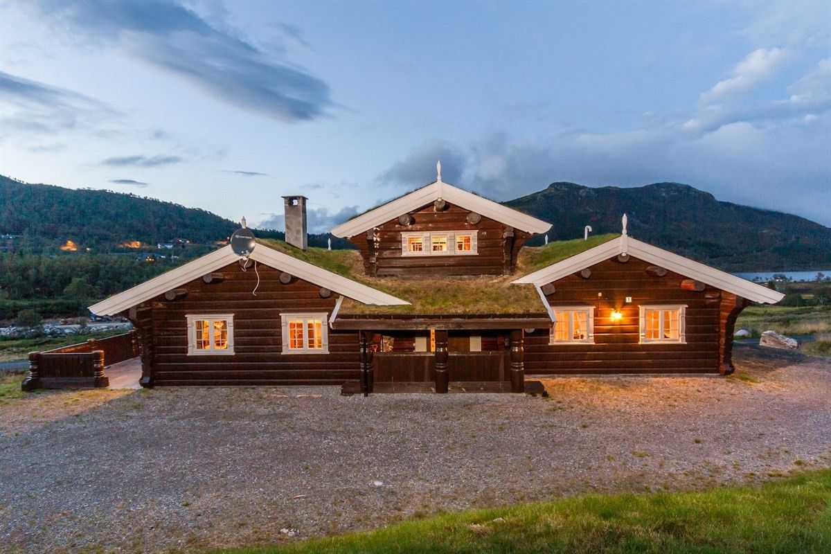 Stor hytte på fjellet til leie