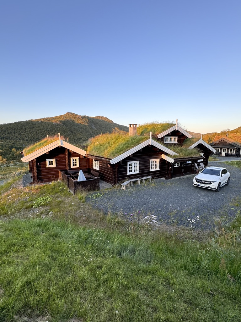 Stor hytte på fjellet til leie